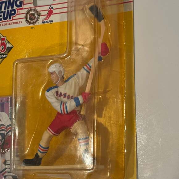 NEW YORK RANGERS - ADAM GRAVES - 1995 Starting Lineup Figure & Card - Picture 2 of 4